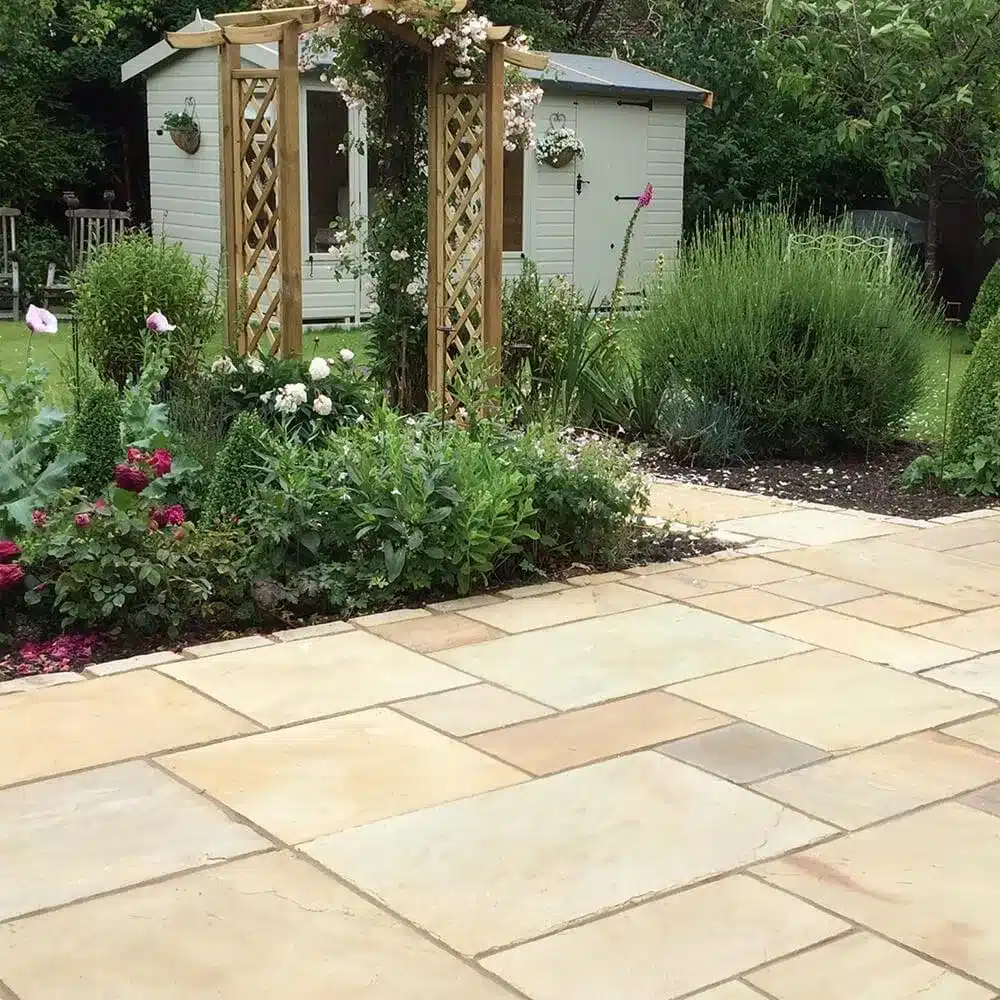 Fossil Mint Sandstone paving slabs 100x100mm sample