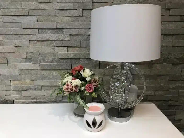 Oriental White split face stone-effect wall cladding tiles, 600 x 150 mm, white and cream tones