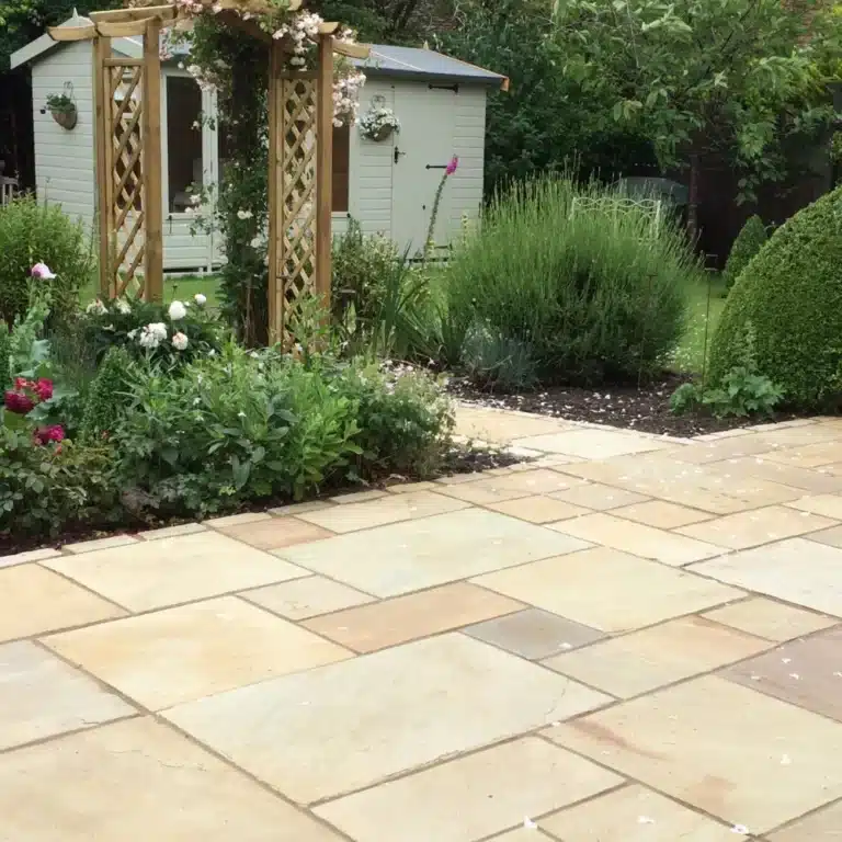 Fossil Mint Indian sandstone paving slabs, 22 mm mixed sizes, mint green, cream and buff tones