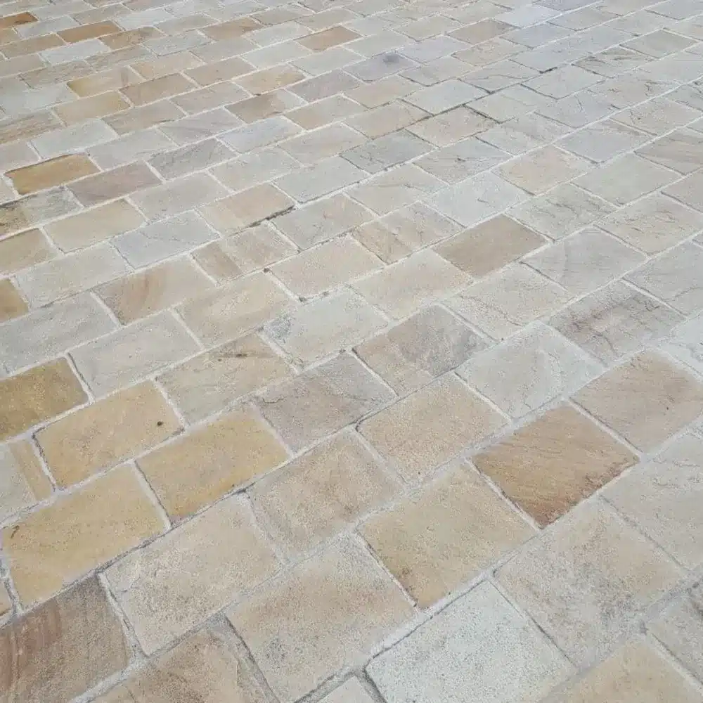 Fossil Mint sandstone cobble setts 100mm x 200mm