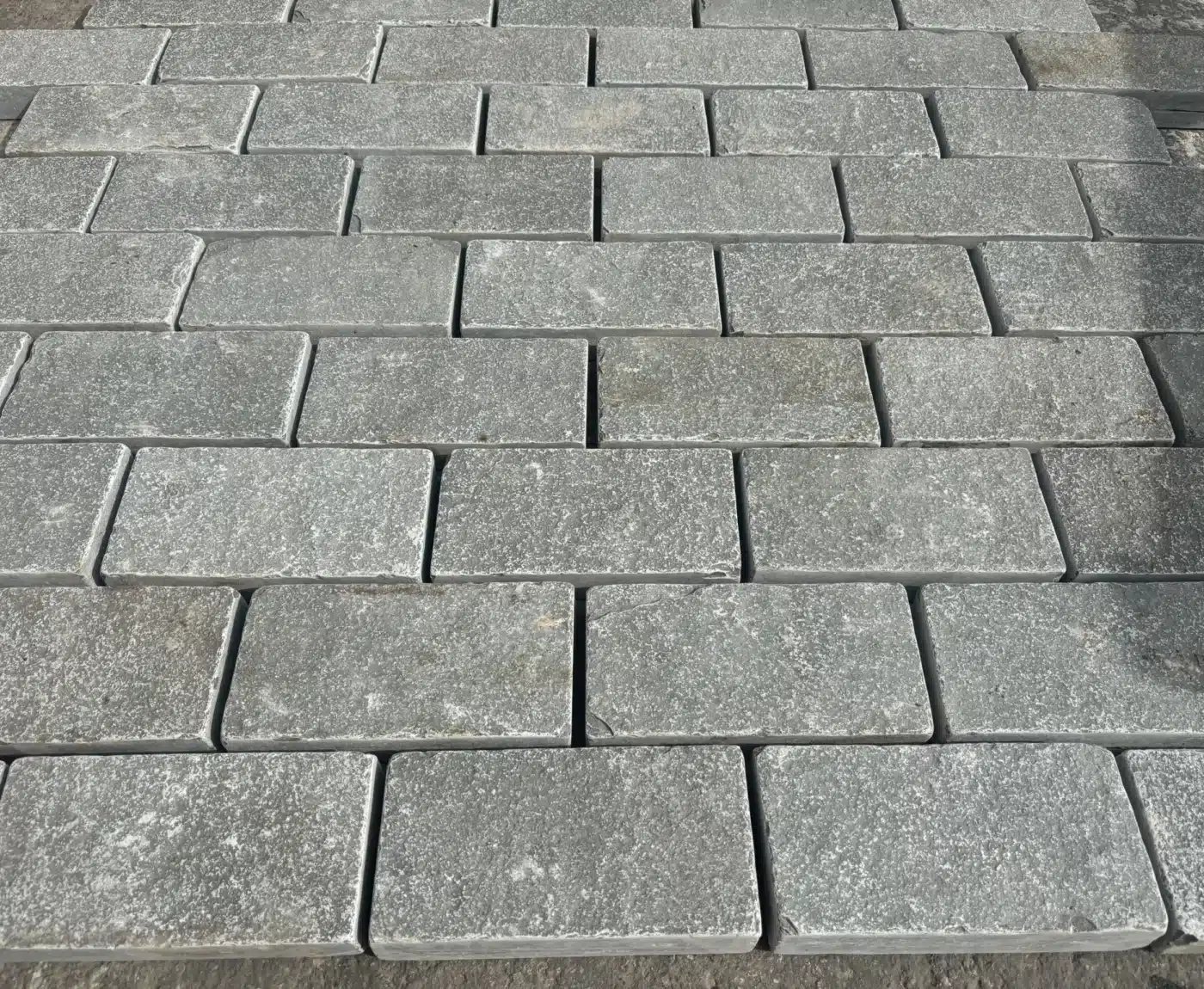 Grey limestone sawn edge cobble setts 100x100mm sample