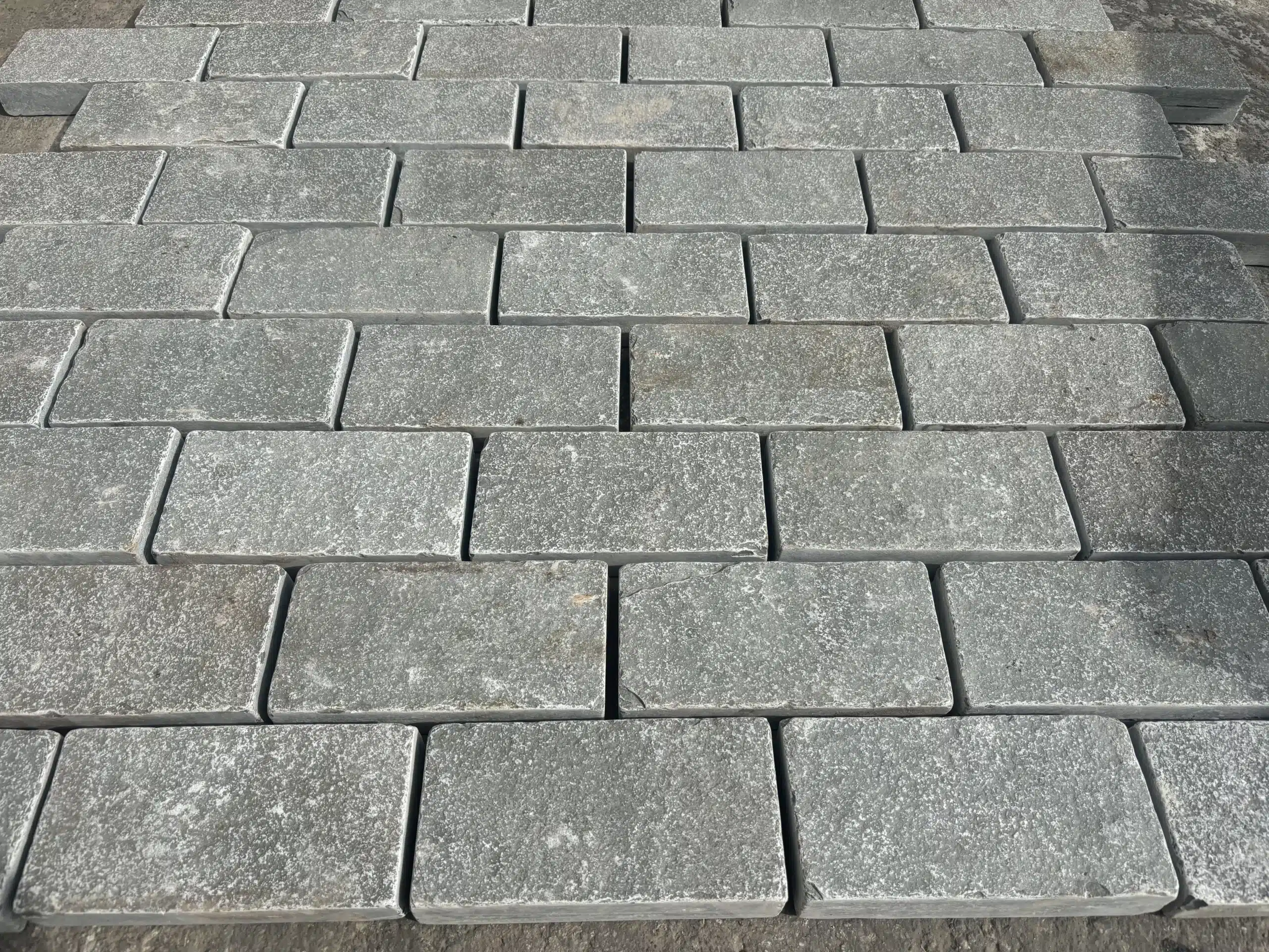 Grey limestone sawn edge cobble setts 100x100mm sample