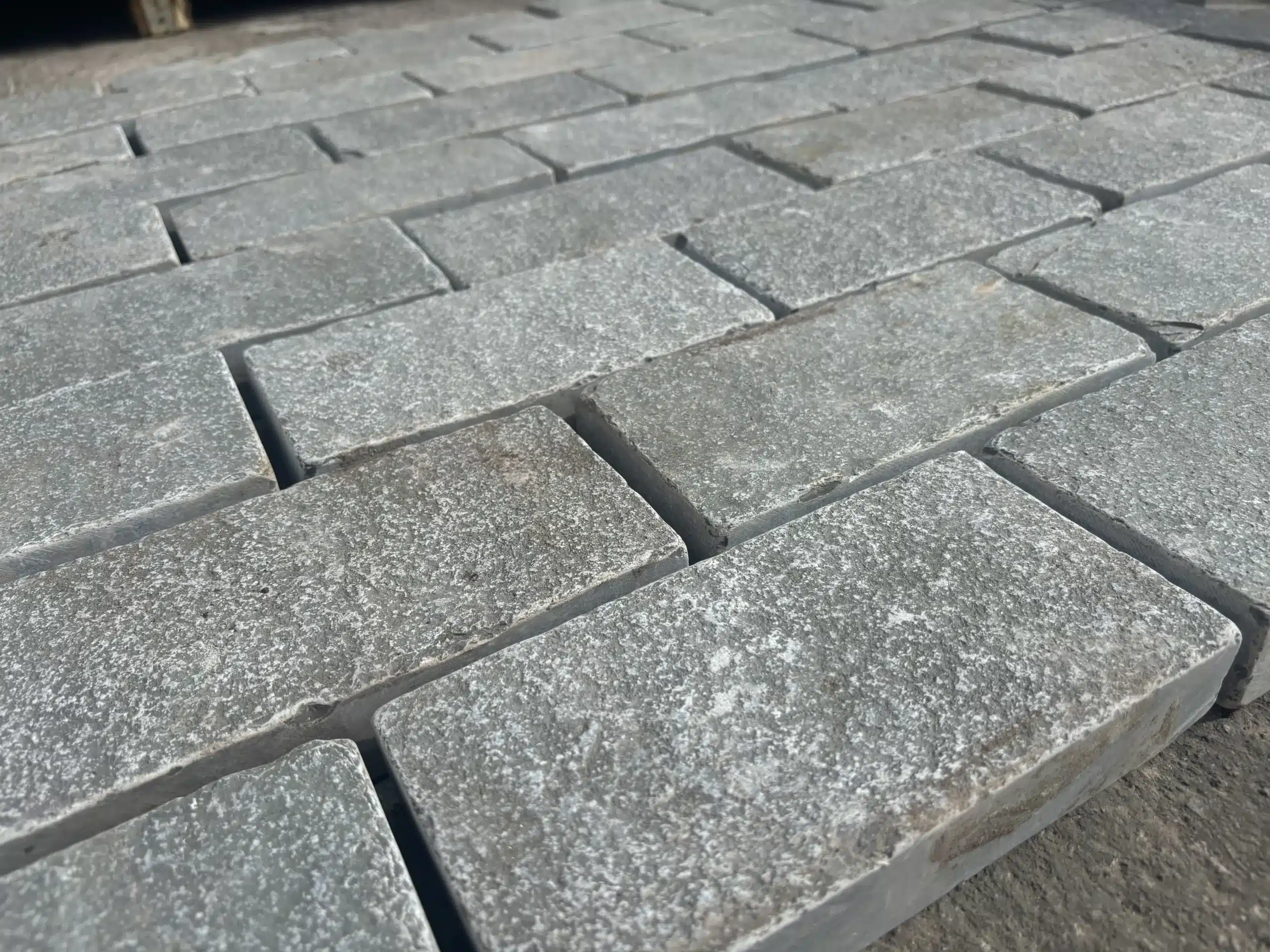 Grey limestone sawn edge cobble setts 100x100mm sample
